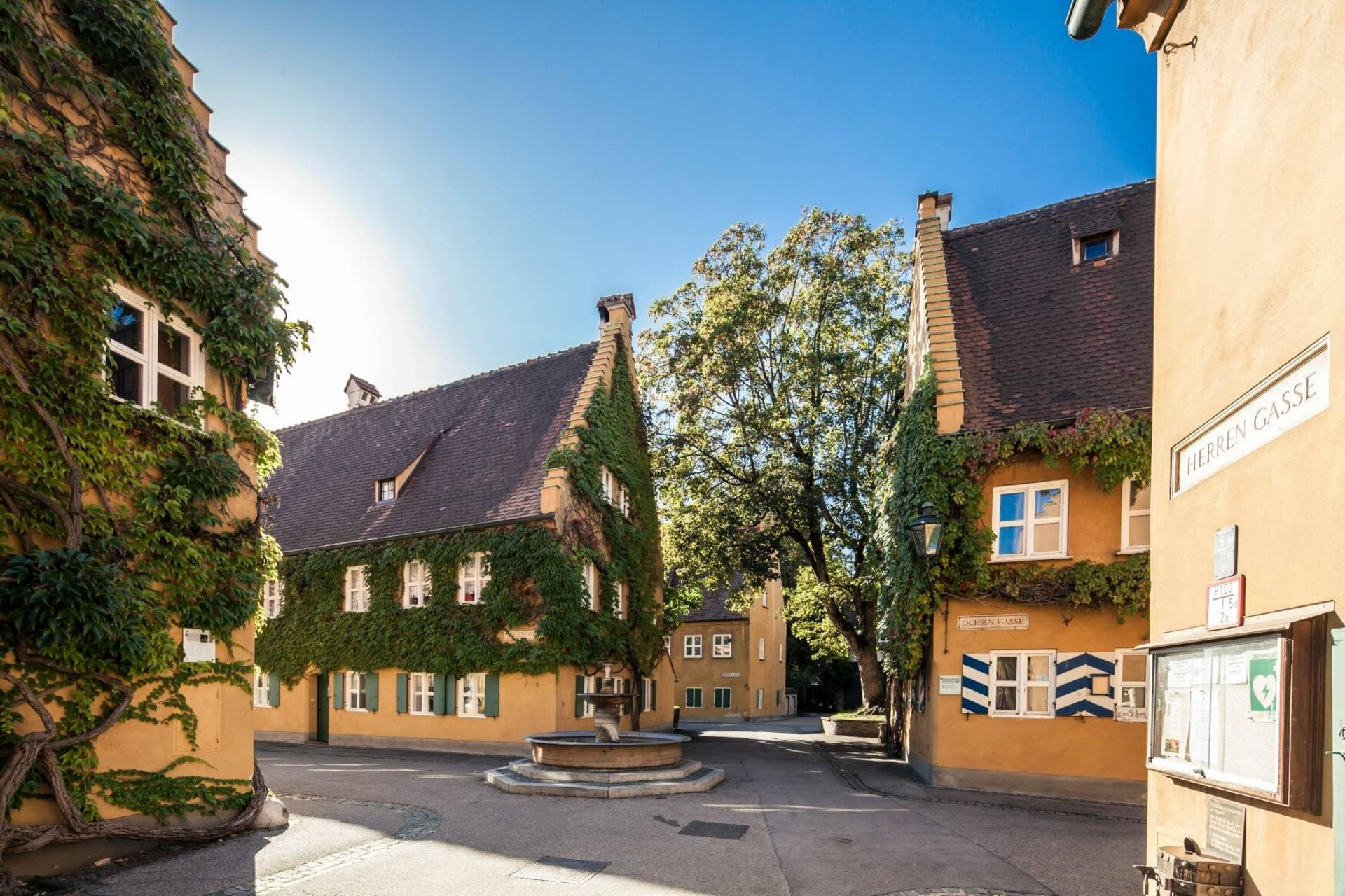The Fuggerei in Augsburg seems like a small city within the city. Photo: erlebe.bayern - Bernhard Huber