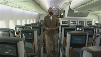 Singapore Airline Plane Landing