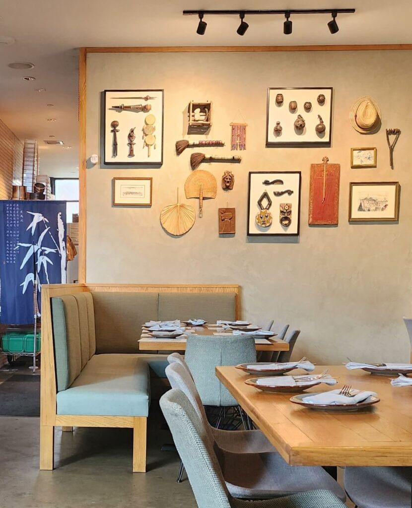 Traveler's Table Interior Decor