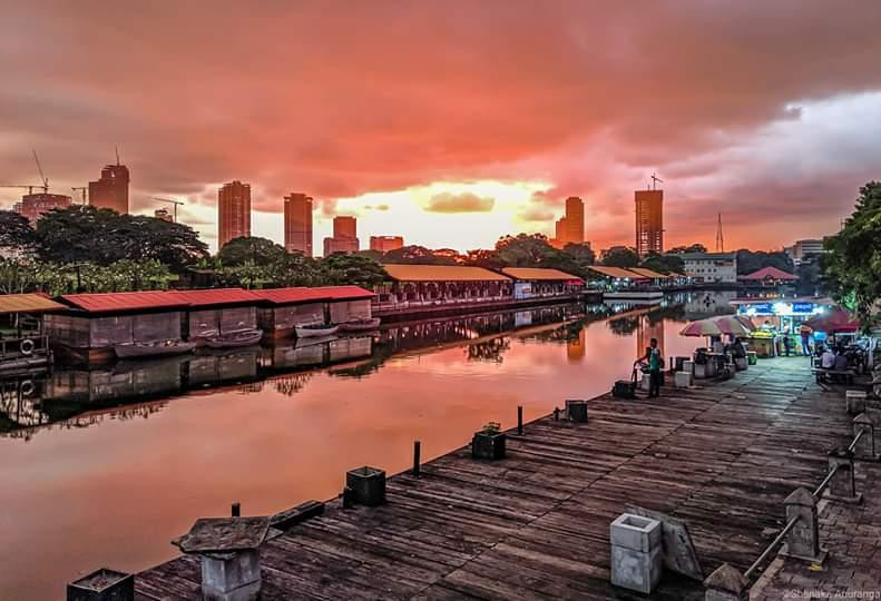 Pettah Floating Market: Shopping Colombo Tourism Places