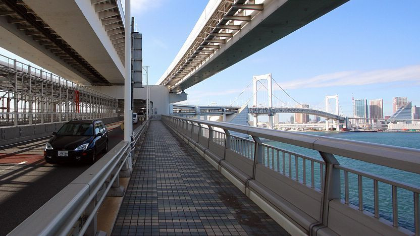Odaiba Seaside Park offers panoramic views of Tokyo Bay