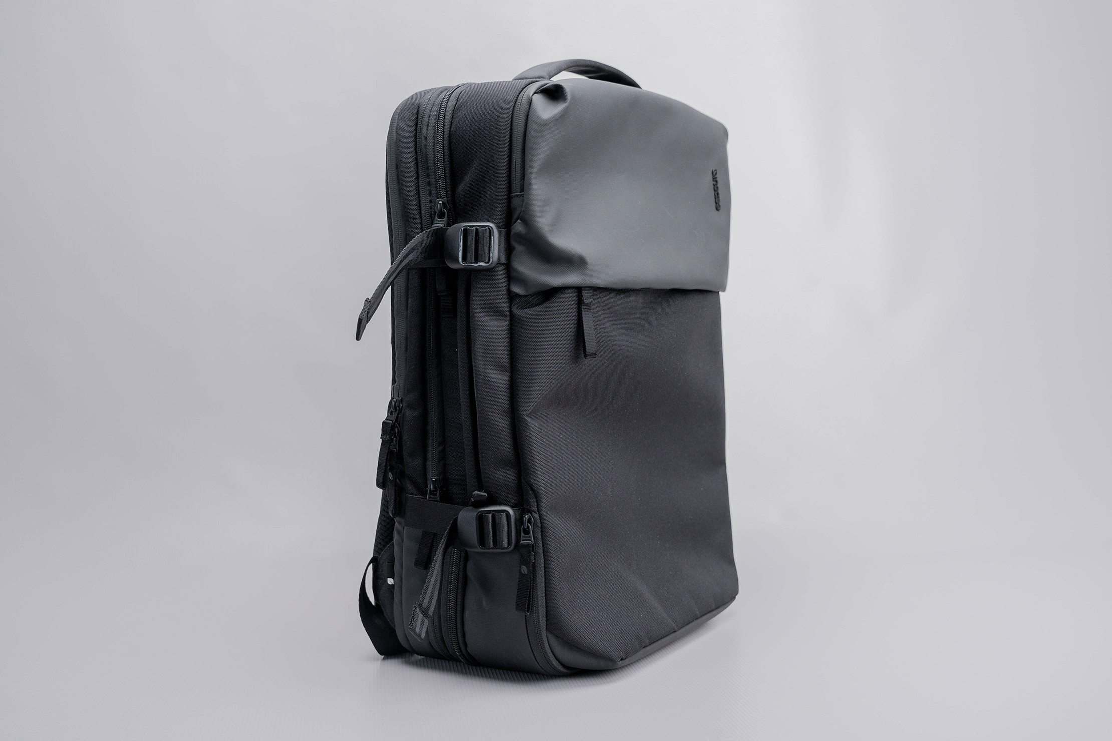 Incase A.R.C. Travel Pack Studio 1