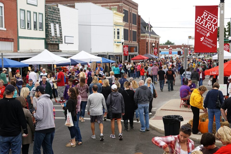 A photograph of the crows and booths at the red barn arts and crafts festival