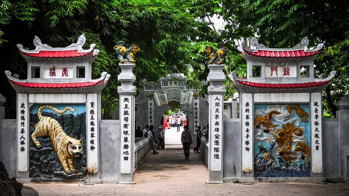 Admiring the ancient beauty of Ngoc Son Temple