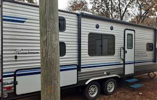 Coachmen RV Catalina Summit Series 8 261BHS RV Rental