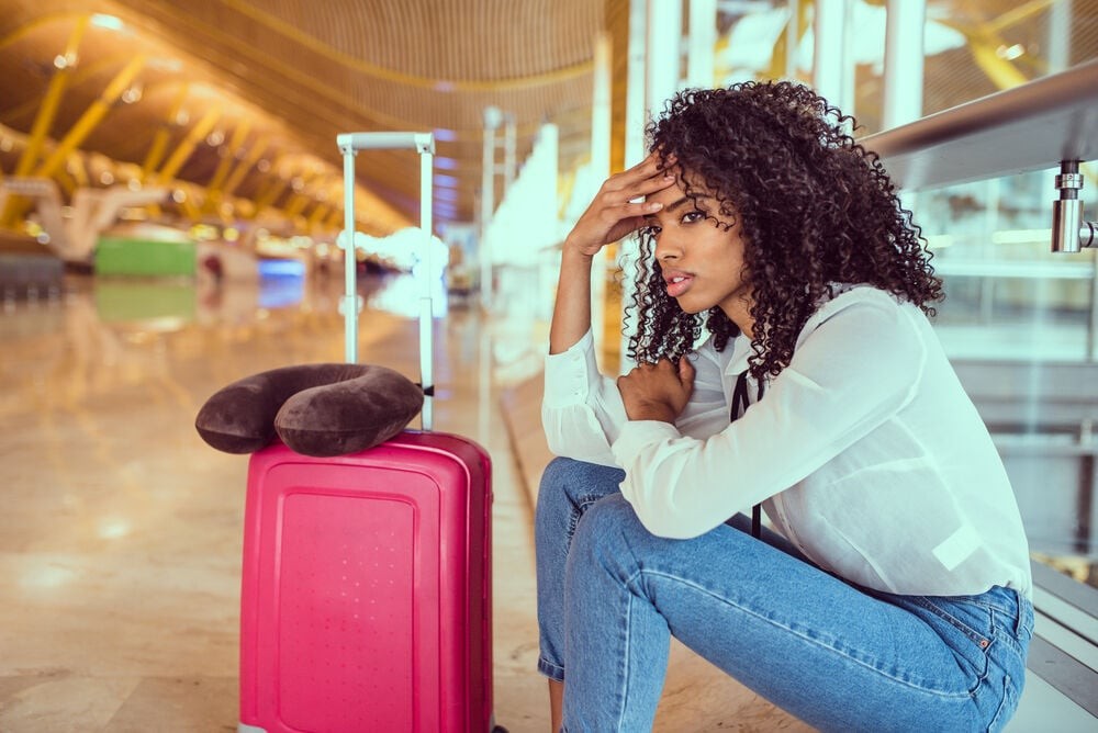 Woman traveling during her periods; ensuring proper feminine hygiene is key to maintaining comfort and health