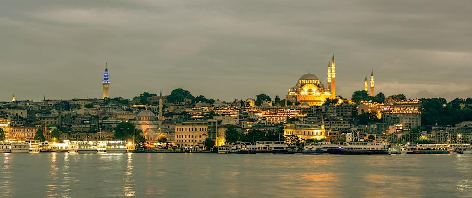 Istanbul's skyline, a blend of modern and historic architecture, reflecting its appeal as a medical tourism destination.