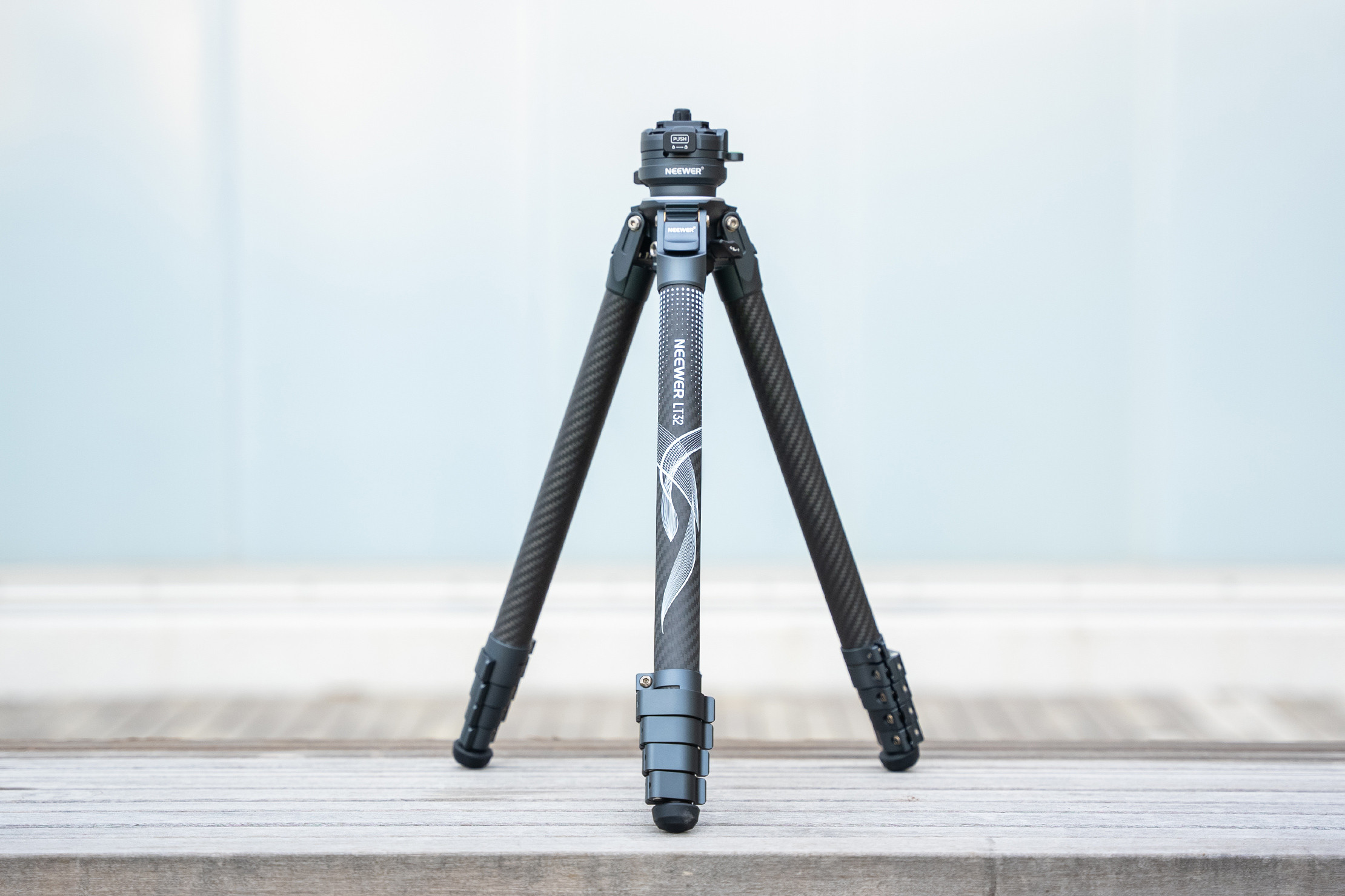Neewer LT32 62&quot; Carbon Fiber Travel Tripod providing versatile angles with a 360-degree head