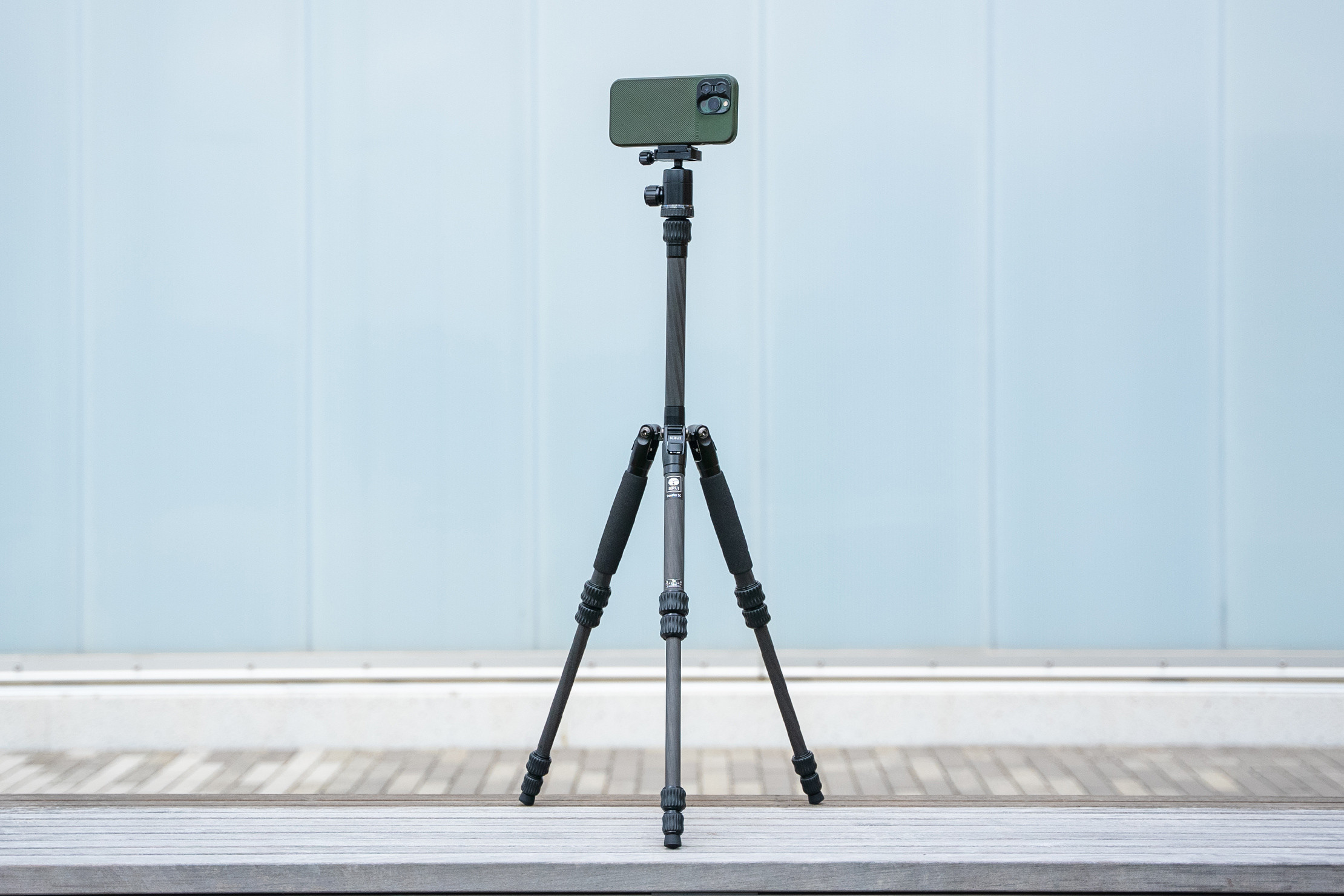 SIRUI Lightweight Carbon Fiber Camera Tripod Traveler 5C for value-conscious travelers