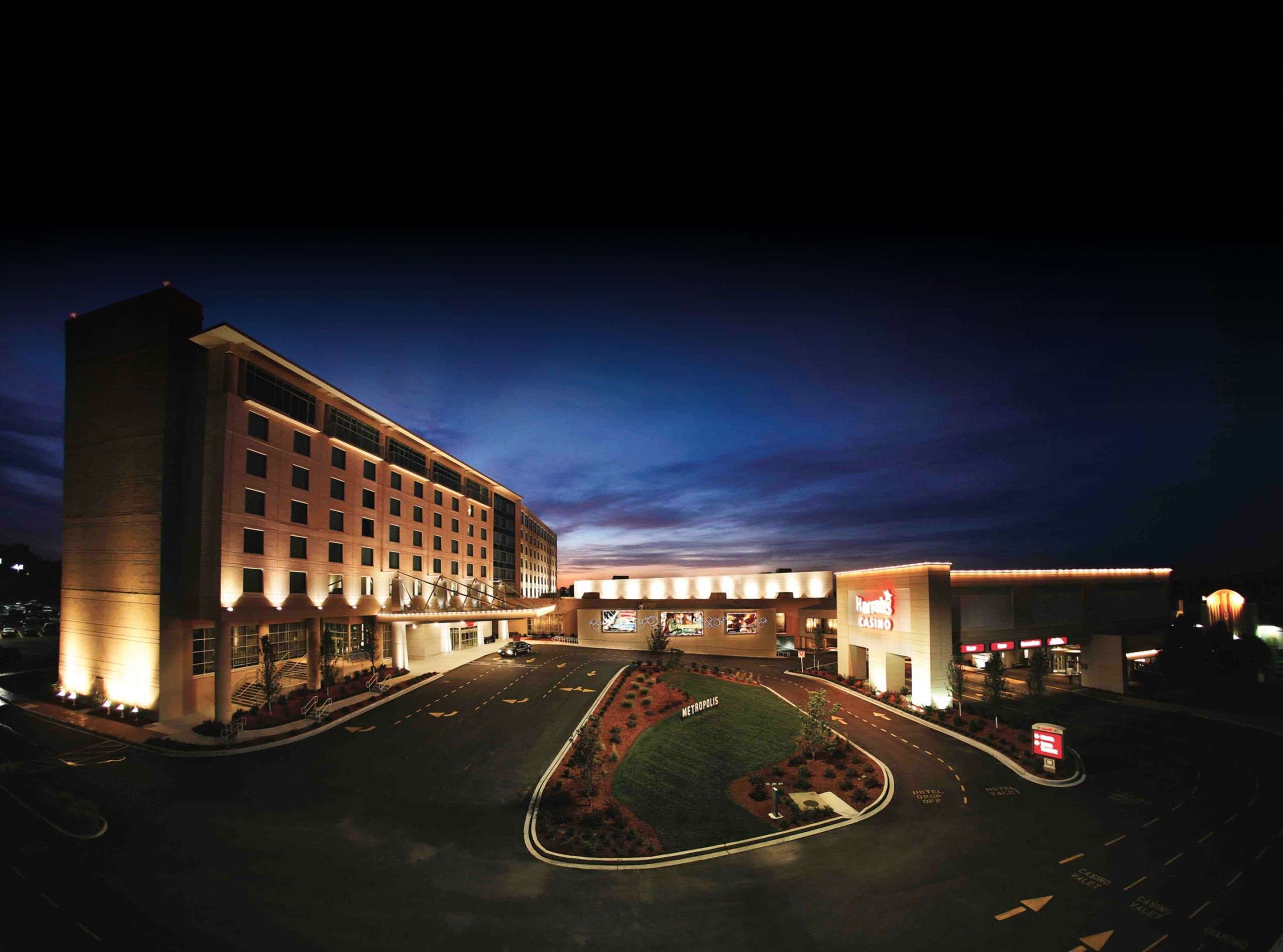 Exterior image of Harrah in Metropolis Illinois after dark