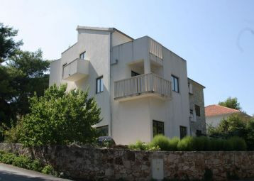Cozy apartment in Jelsa