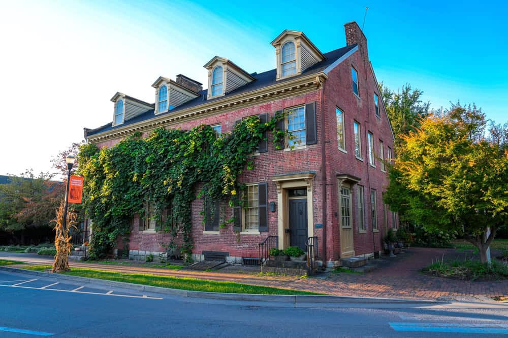 Quaint Streets and Historic Buildings in Bardstown
