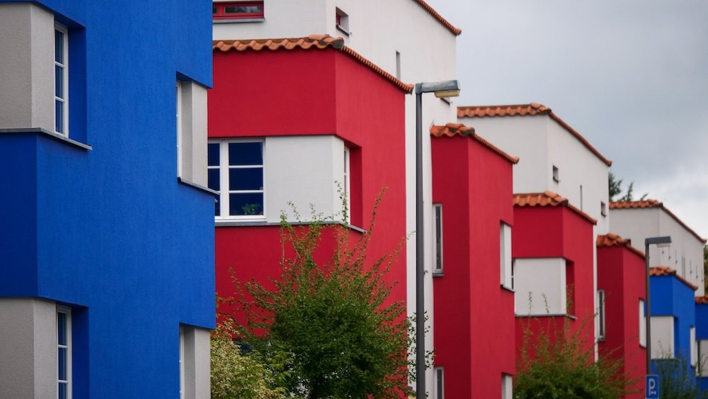 Bauhaus architecture in Celle, Germany with blue and red homes that are very colorful and distinct 
