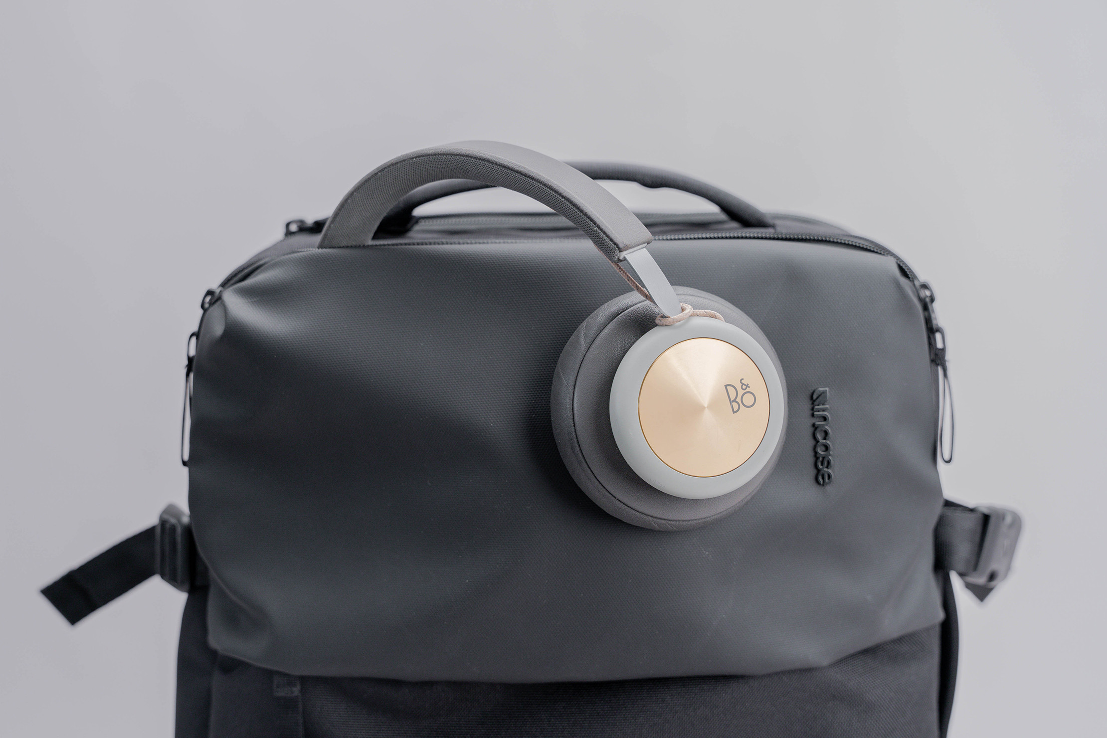 Incase A.R.C. Travel Pack Headhone