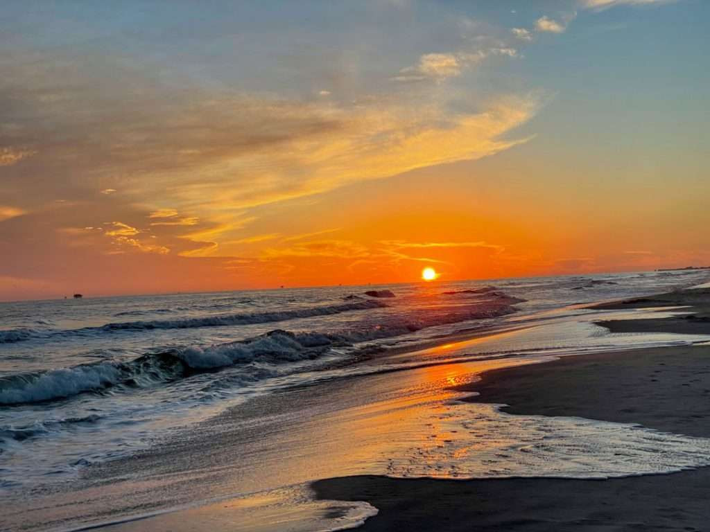 beach at sunset, Best place to visit in the fall in the US, showcasing the serene beauty of the Gulf Shores during the quieter autumn months