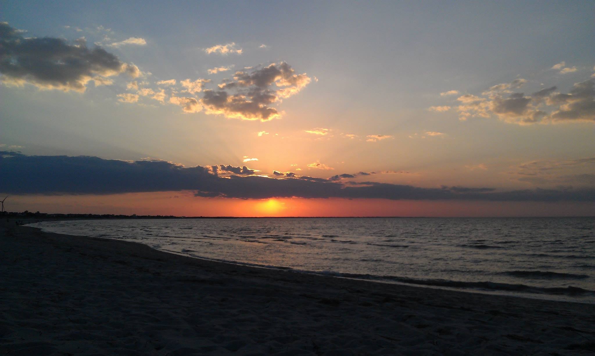 Sunset over a beach in Vietnam. With SIXT.VN, book your adventure and explore the beauty of Vietnam.