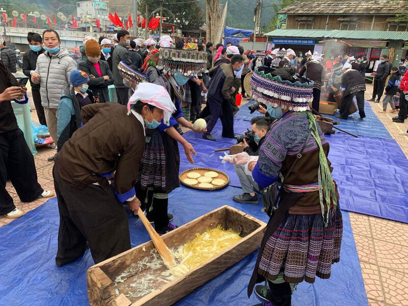 Making Banh Day