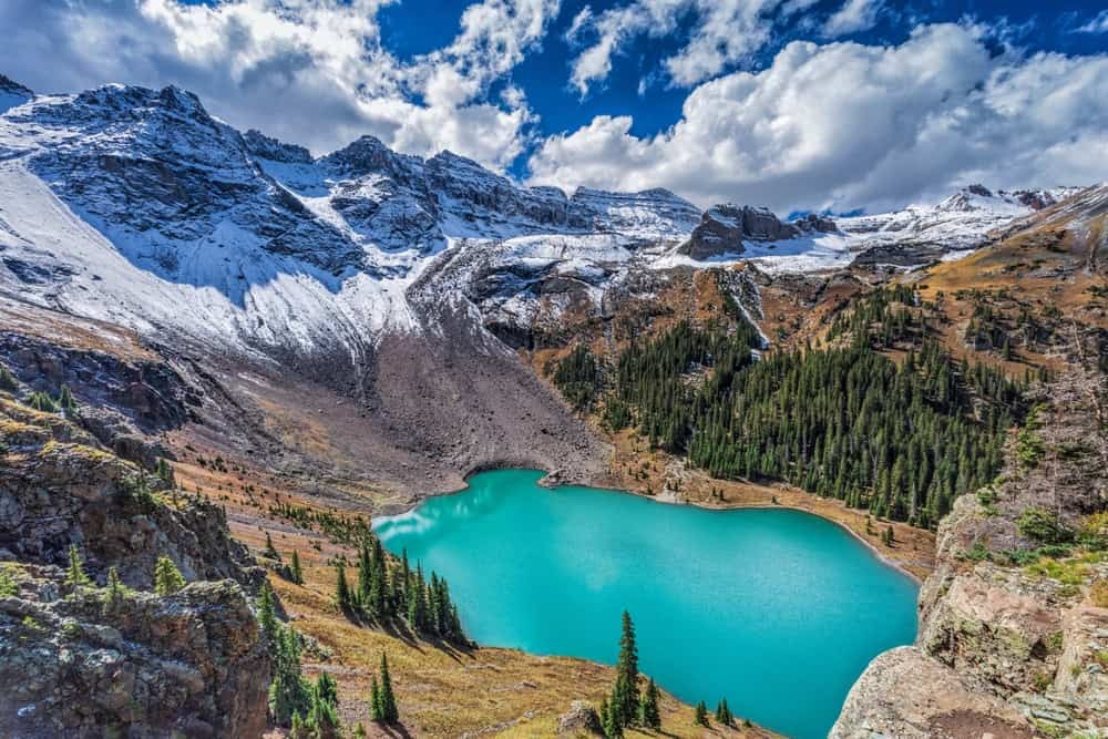 Turquoise waters of Blue Lakes, Colorado, ideal for a summer hiking adventure with SIXT.VN's reliable outdoor gear rentals