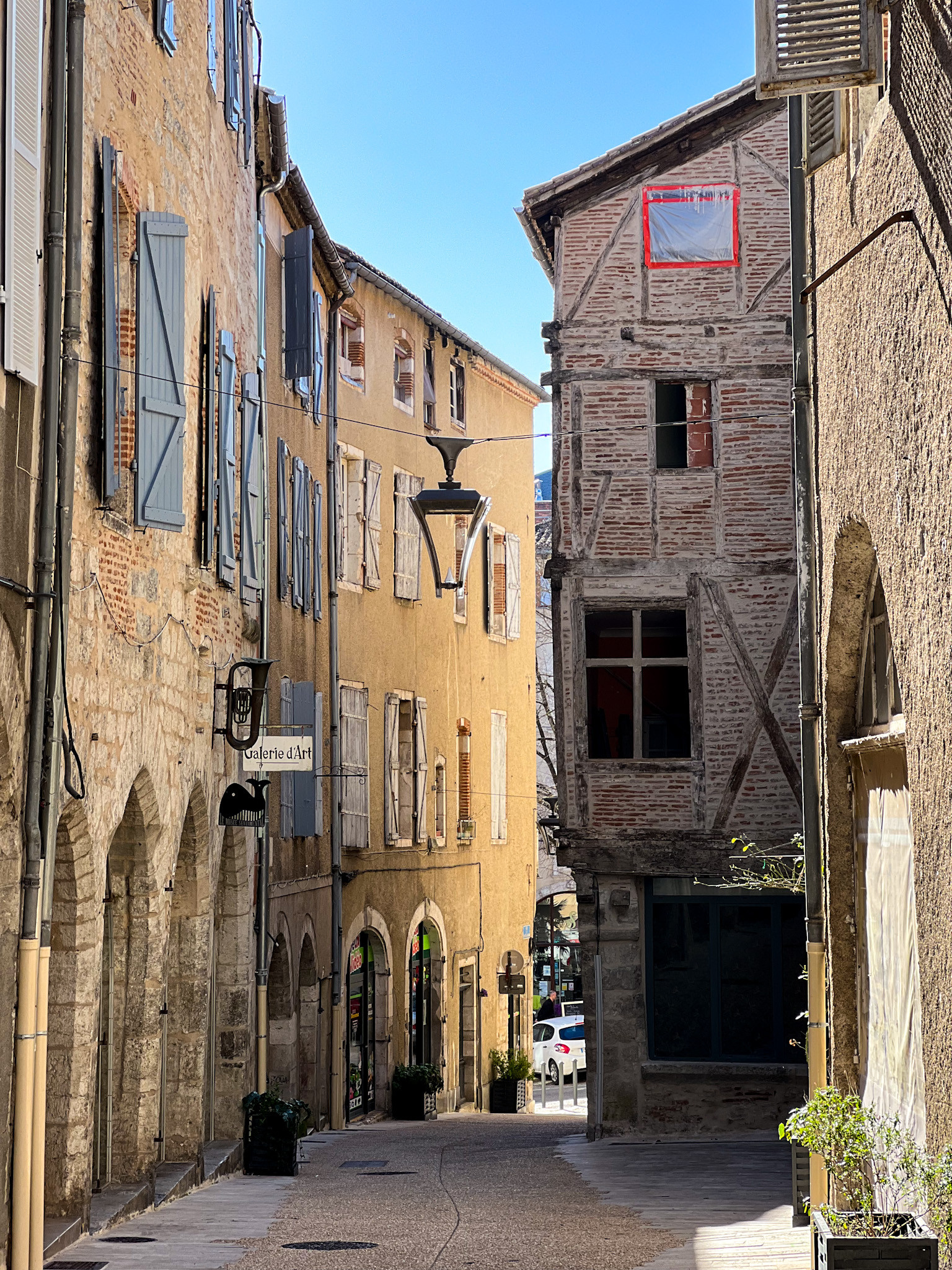 Rue du Château du Roi, one of the charming medieval streets in Cahors