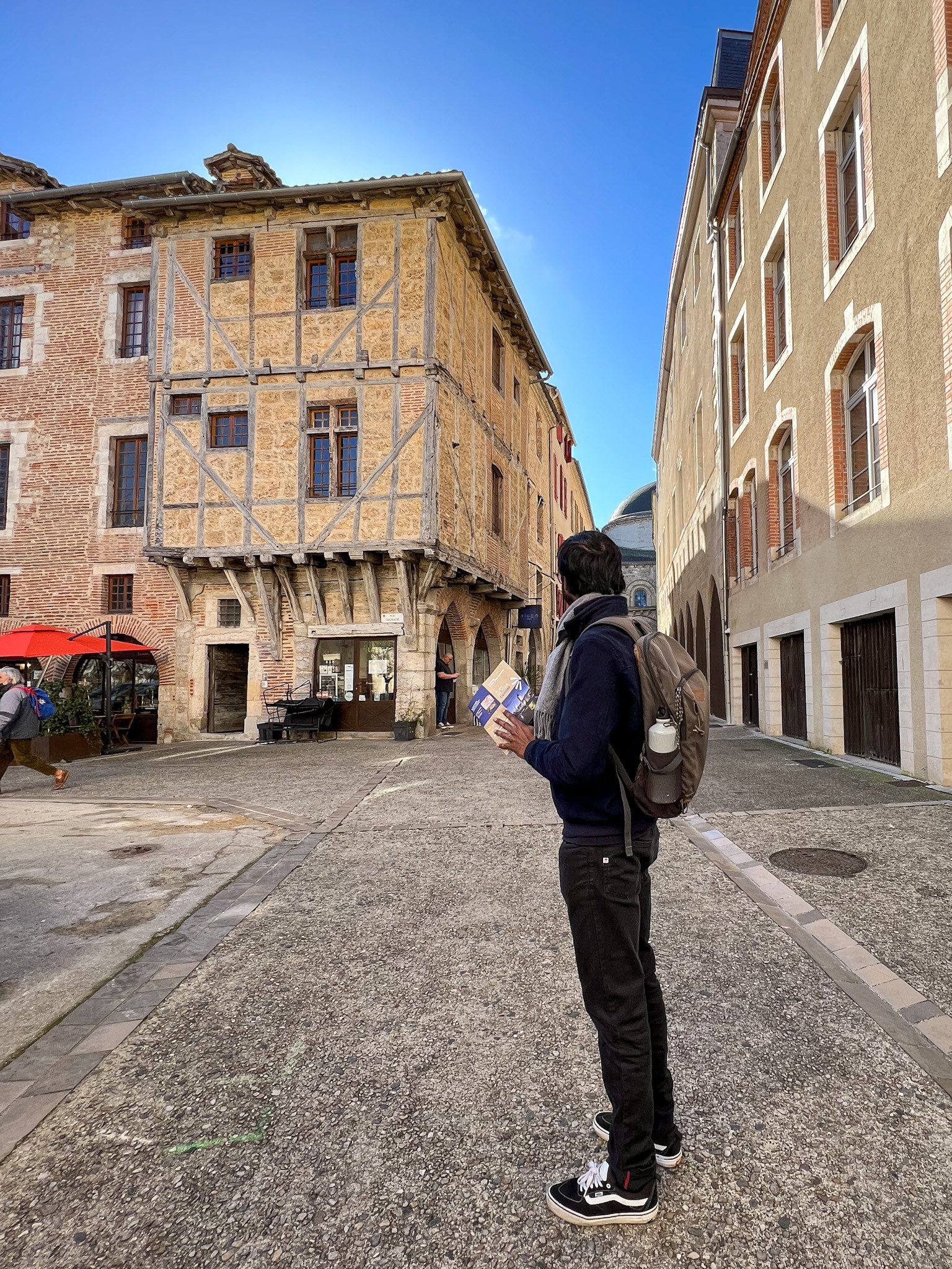 Rue Daurade in Cahors, a picturesque street lined with historic buildings