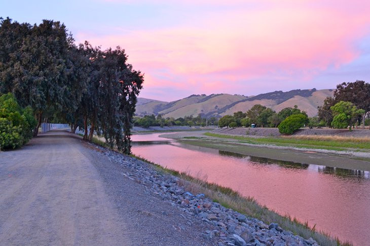 The Alameda Creek Regional Trail is a great place for walking and cycling