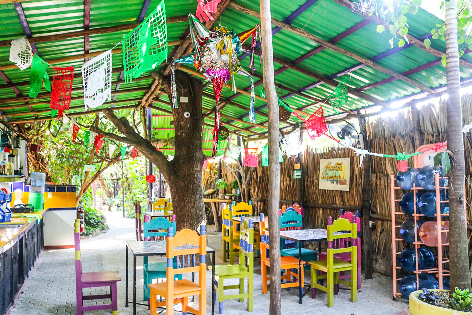 Hostel Candelaria eating area