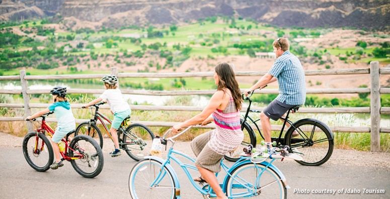 The Canyon Rim Trail offering panoramic views of the Snake River Canyon