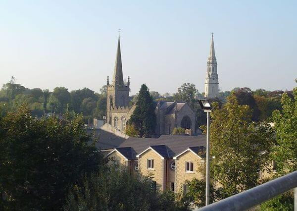 A view of both the Catholic cathedral in Cavan town and the Church of Ireland spire. Photo: https://commons.wikimedia.org/w/index.php?curid=374000