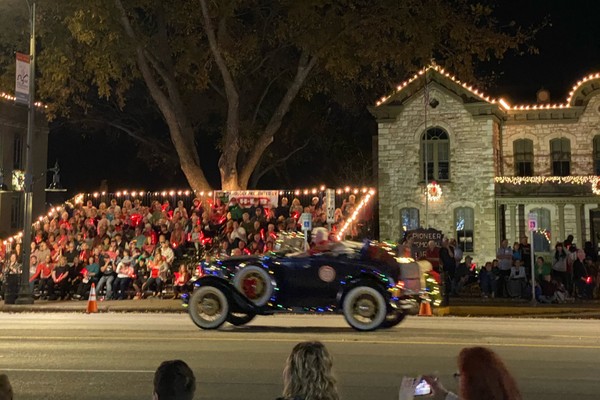 Cheap places to travel at christmas usa