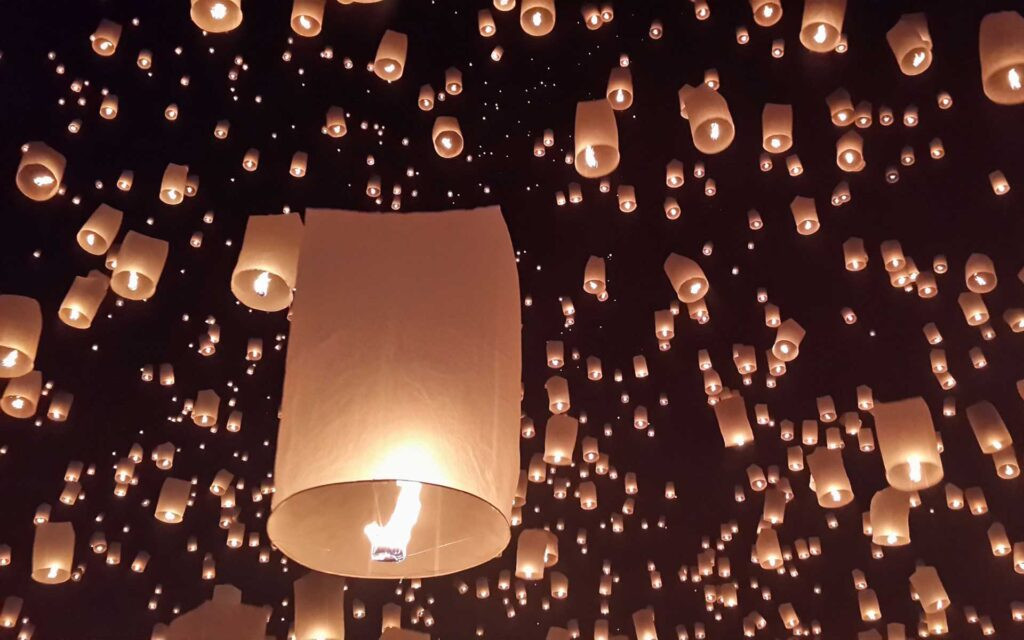 Lanterns released in Chiang Mai for New Year's