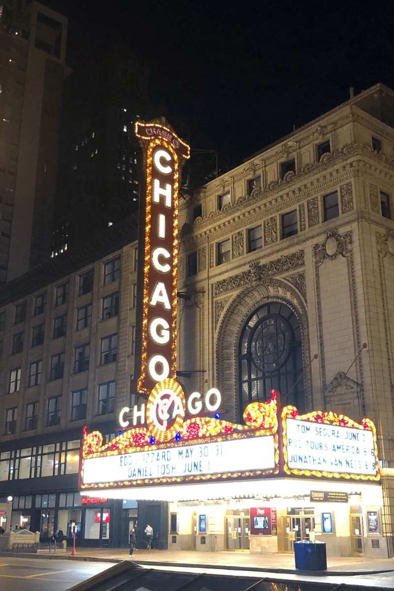 The iconic Chicago theatre sign lit up at night