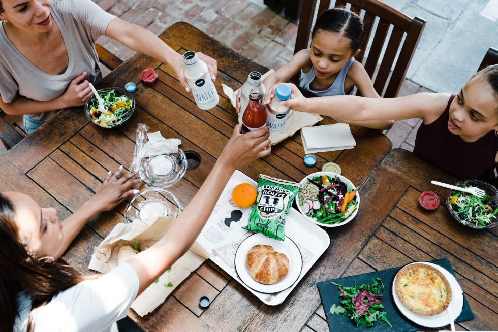 The Monticello Farm Table café
