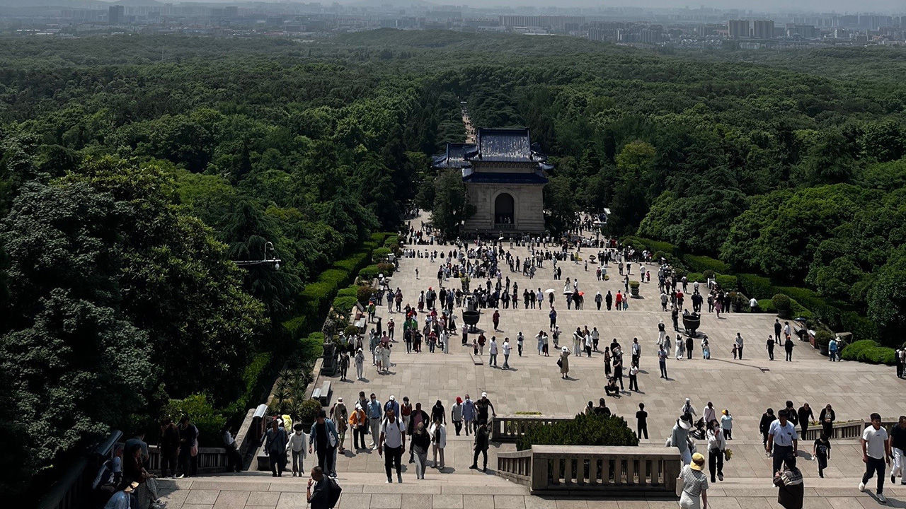 Clients can get their heart pumping during the walk up to Dr. Sun Yat-sen