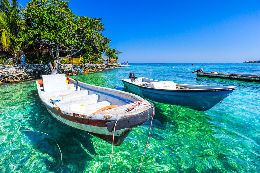 A panoramic view of the Rosario Islands, Colombia, with crystal-clear turquoise waters