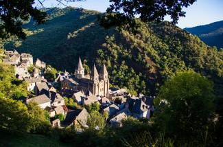 Conques, un village au coeur de la nature, Aveyron © M. Hennessy - Tourisme Aveyron
