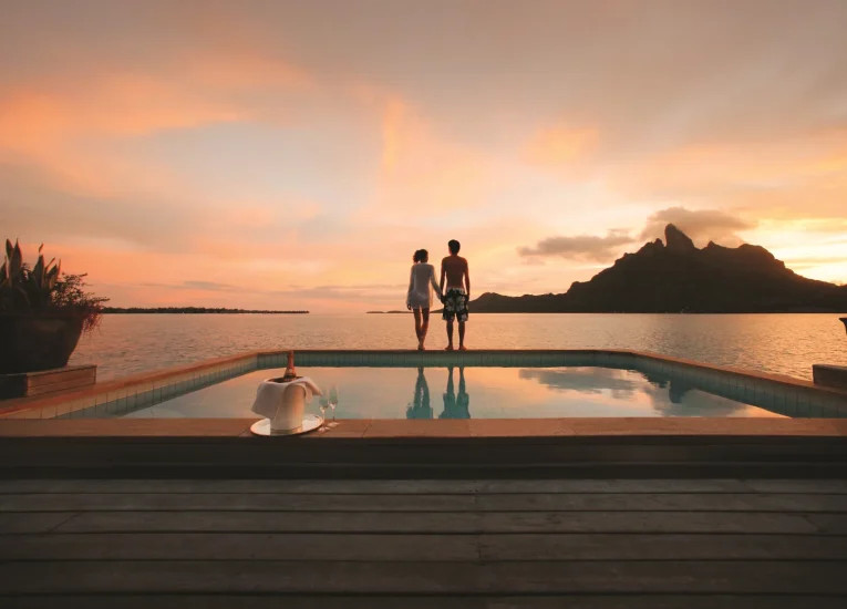 Romantic sunset behind Mount Otemanu in Bora Bora ©Tahiti Tourisme