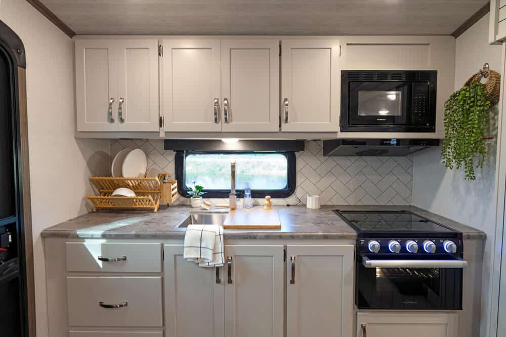 Cougar2100RK-kitchen-cougar-fifth-wheel-floorplans-09-2024 Photo by Camping World.