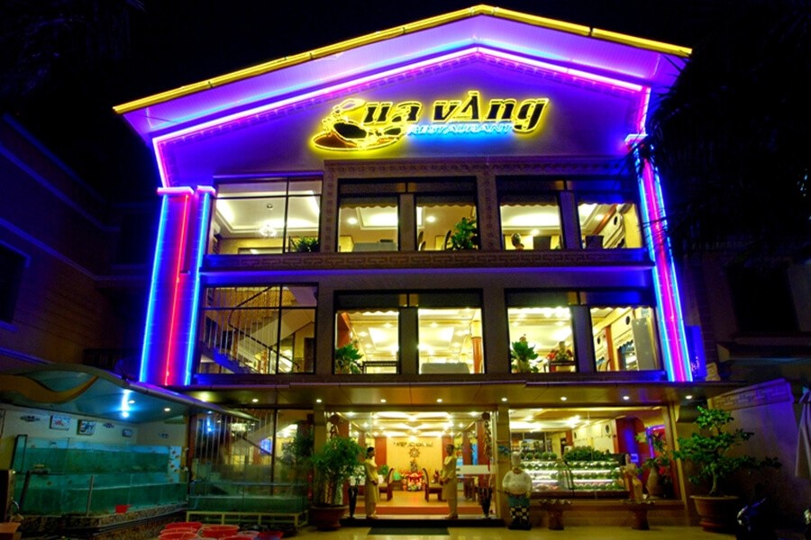 Cua Vang Restaurant in Ha Long Bay, a seafood paradise with a luxurious touch