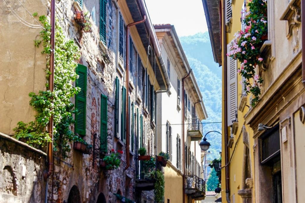 Charming street in Como, showcasing the city's historical allure