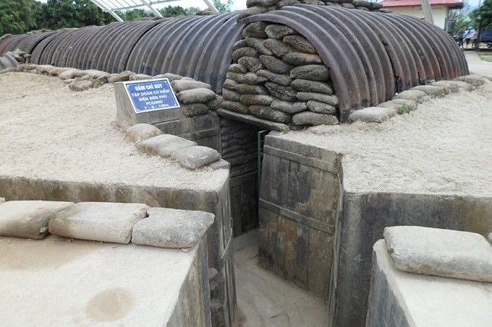 French command Dien Bien Phu with barbed wire