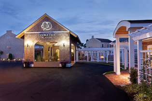 DoubleTree Banner 2024 is located minutes from shops and eateries