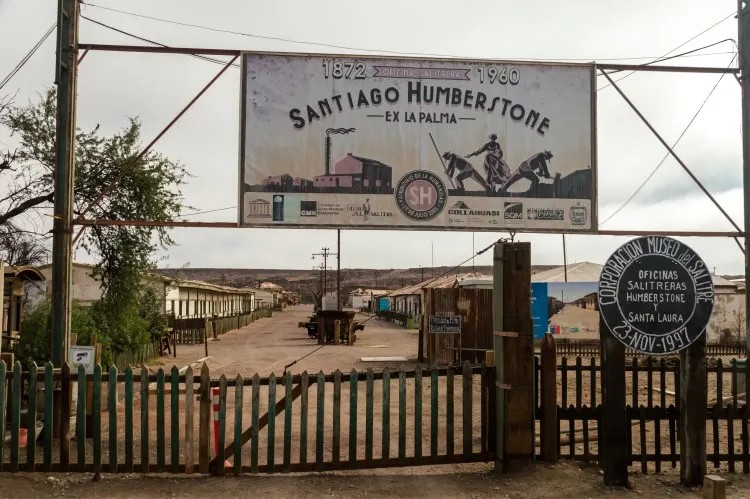 The entrance to Oficina Humberstone