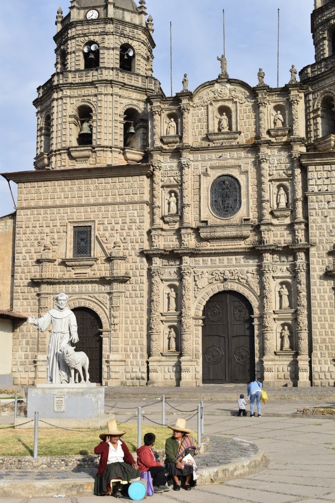 El Cuarto de Rescate, where Atahualpa was held captive, symbolizes the clash between Inca and Spanish cultures
