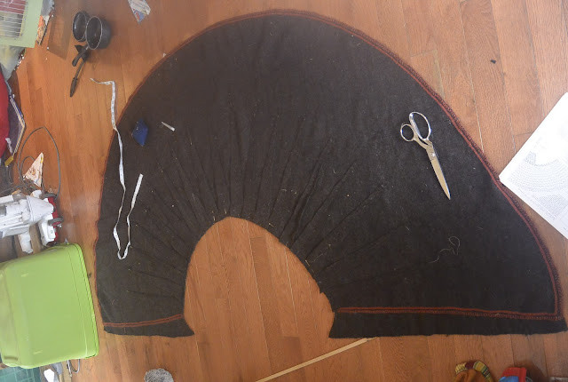 Cloak spacing rays for applique pieces