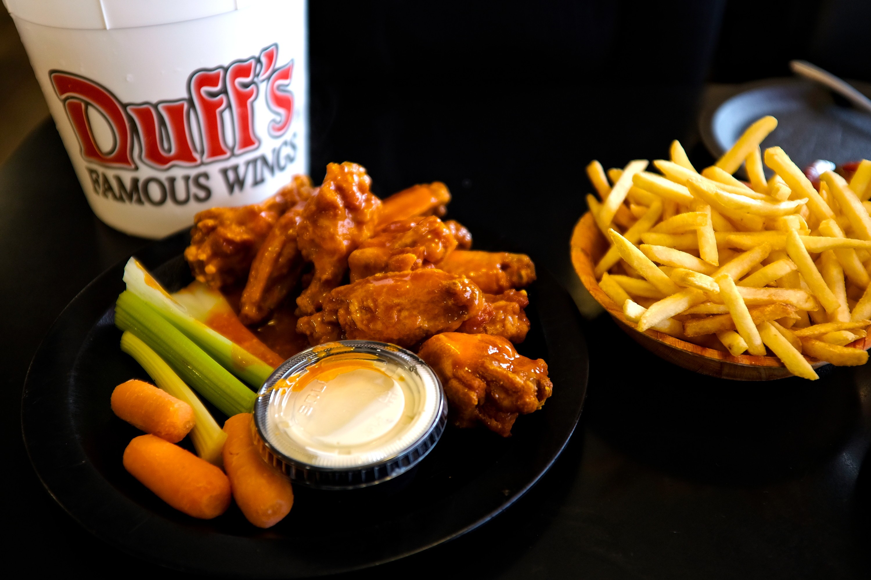 A plate of wings at Duff