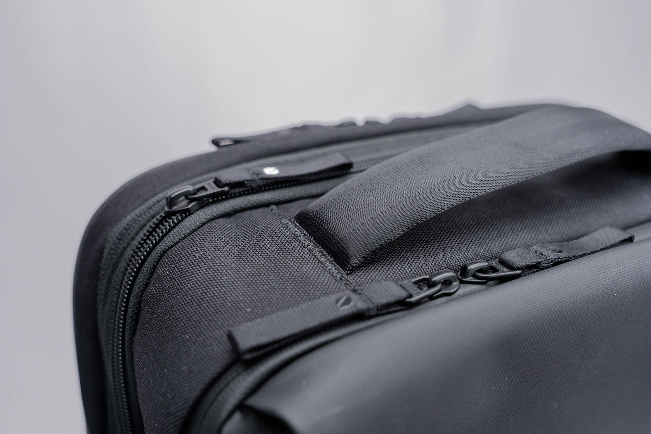 Incase A.R.C. Travel Pack Zipper 2