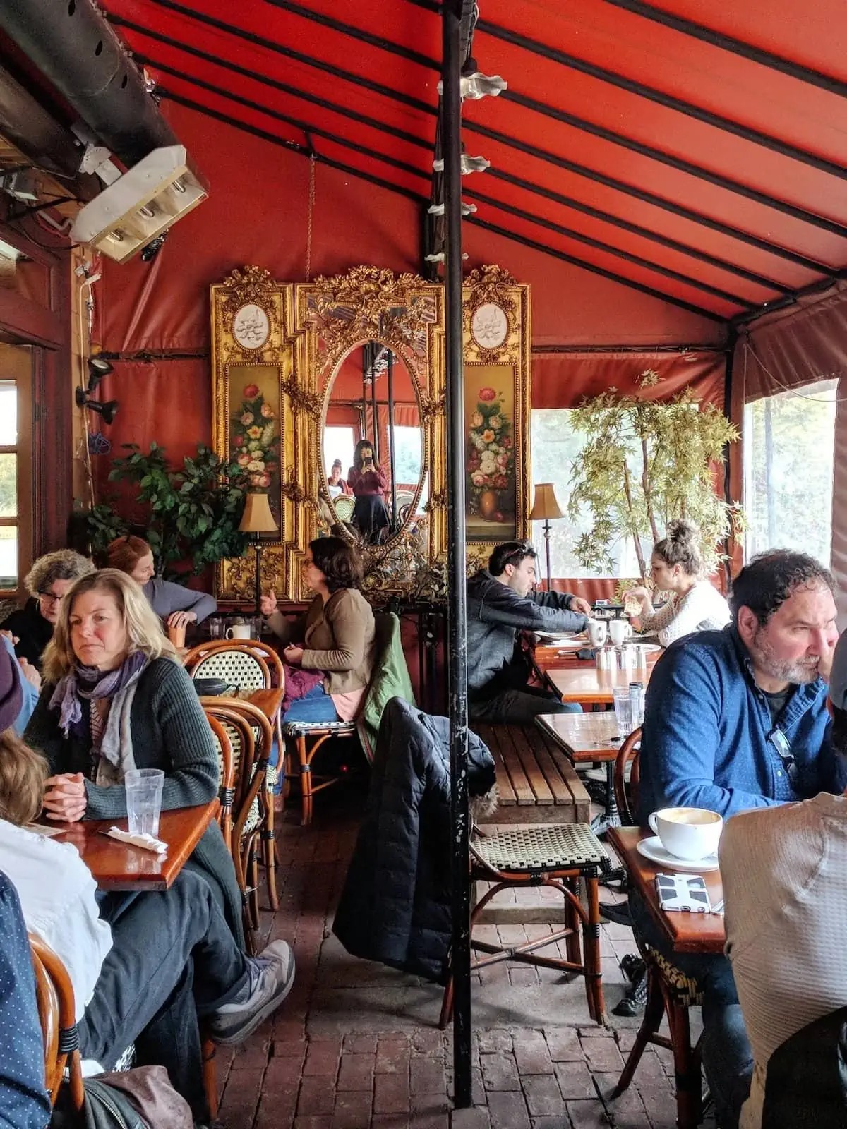 Esselon Cafe outdoor tent