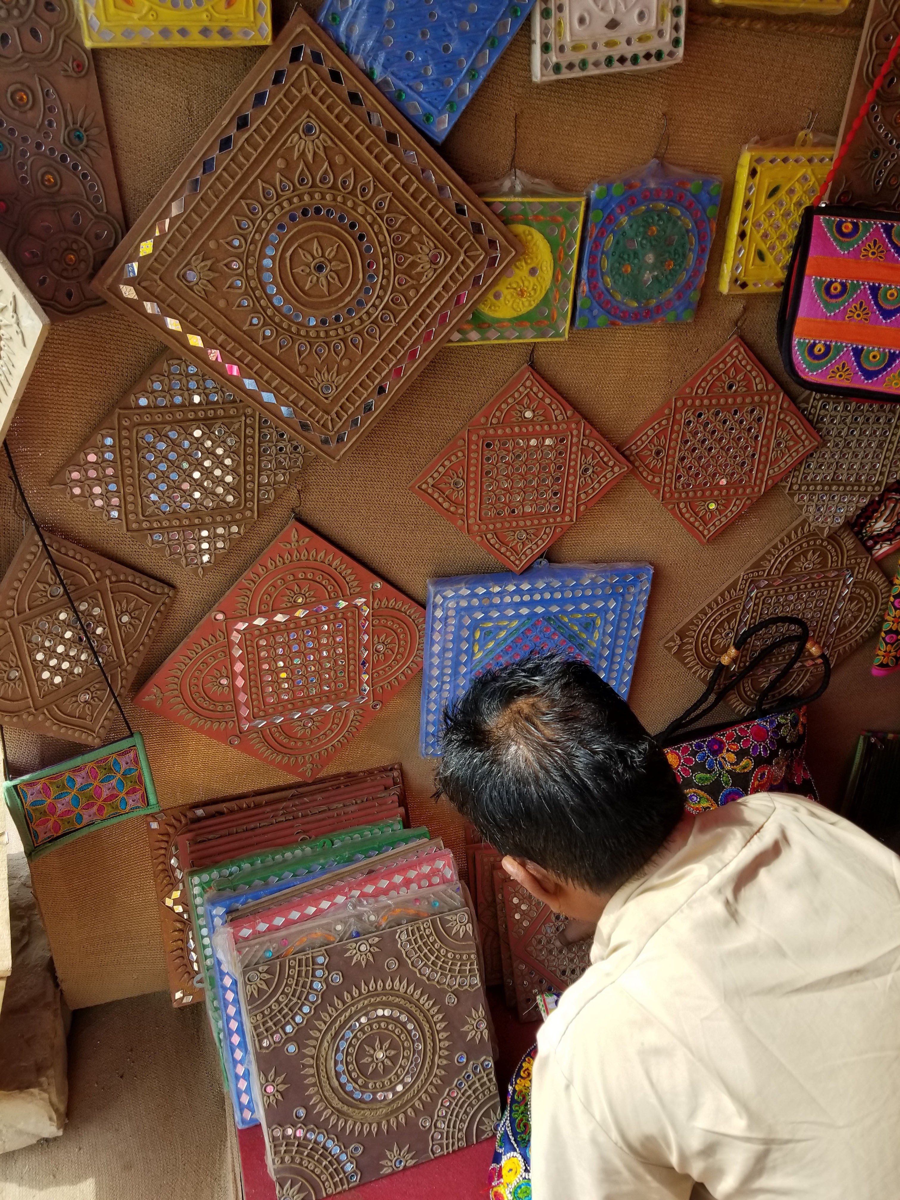 Street shop for art and accessories with Kutchi work