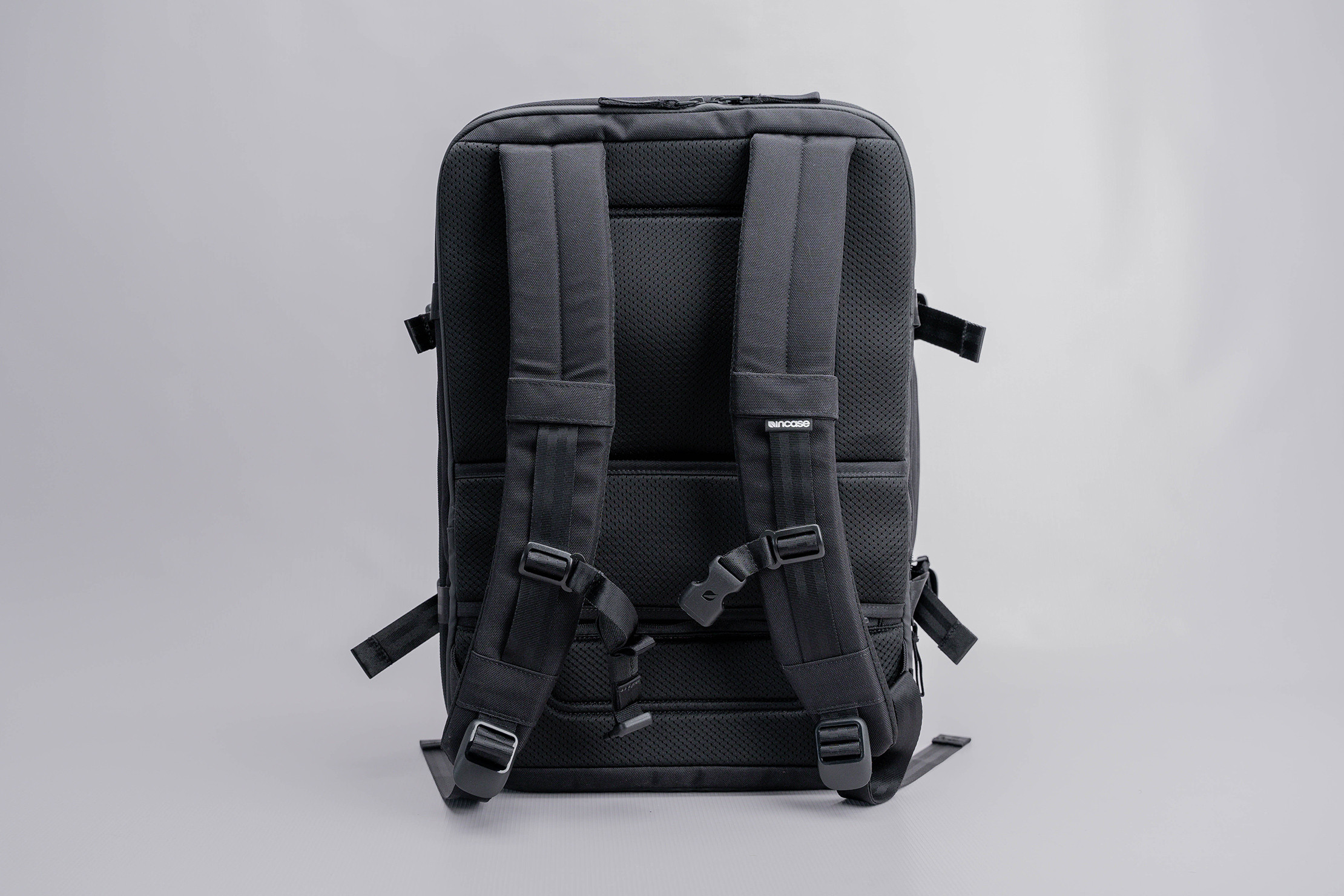 Incase A.R.C. Travel Pack Studio 3