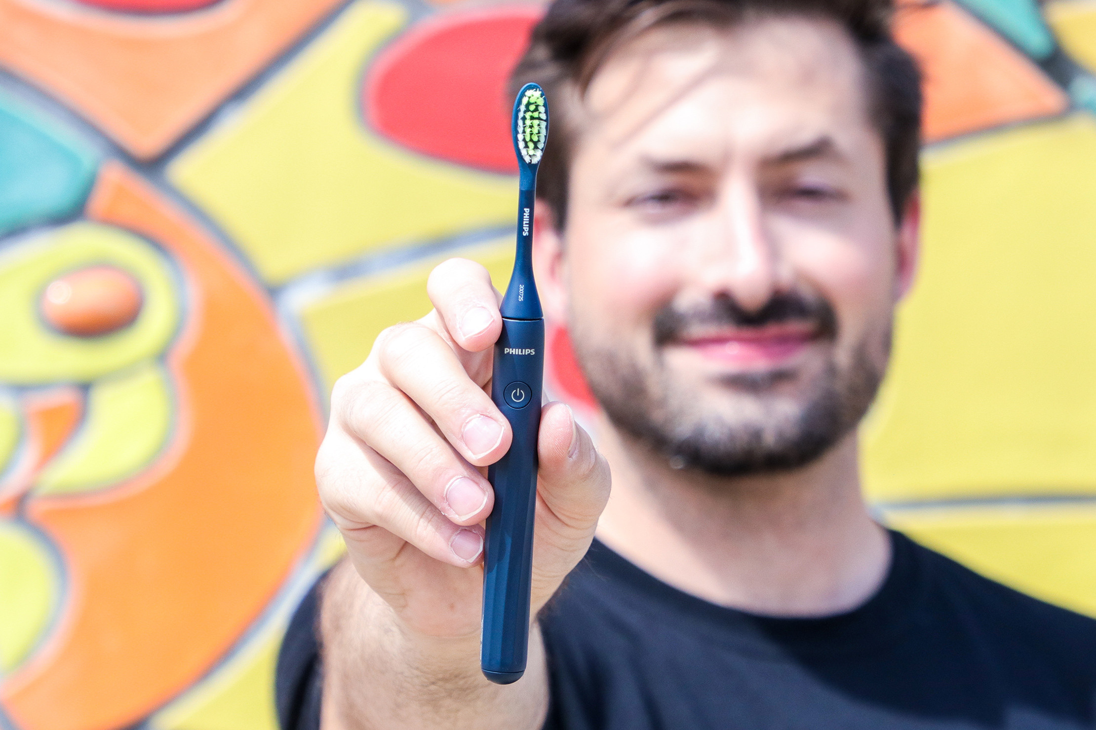 Philips One Battery Toothbrush by Sonicare in Action